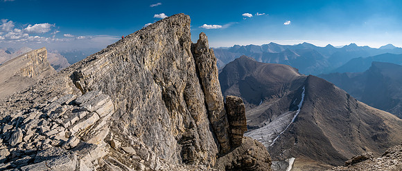 Ascending the south ridge of Mount Fuhrer.