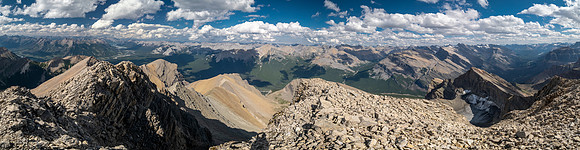 Summit views over the Siffleur River.