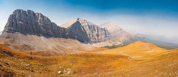 We begin our long traverse through alpine meadows towards Mount Lyall - almost invisible now in the thickening smoke right of center.