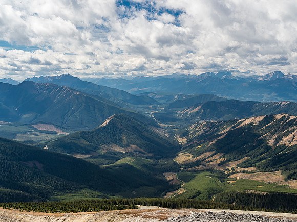 Find Wietse on the ridge below me here. Mounts Washburn and Fryan barely visible at distant center and right.