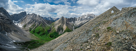 Scrambling Littlehorn Peak.
