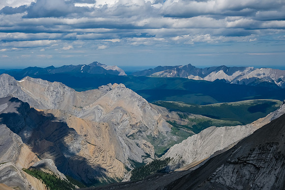 Views to the distant Kidd and Largehorn (R) peaks.