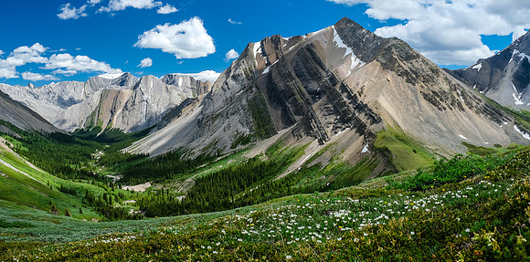 Hiking out of the south bowl towards Littlehorn Peak.
