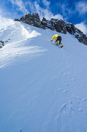 Steven kicks steps down from Aberdeen's summit block - the crux crack just above him on the left.