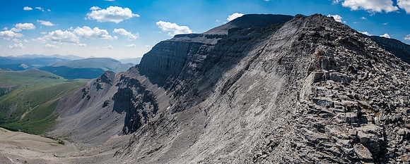 Descending the north ridge of HH89.