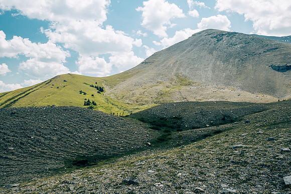 Descending the lower north ridge of HH89.