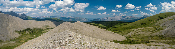 Descending the lower north ridge of HH89.