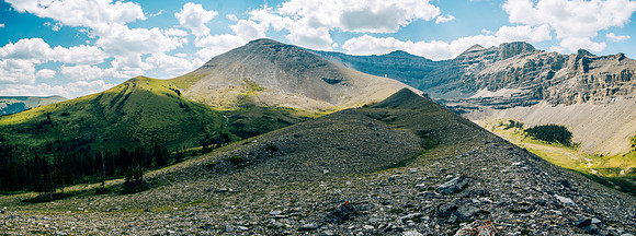 Descending the lower north ridge of HH89.