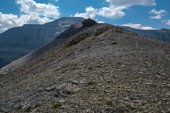 Descending the north ridge of HH89.