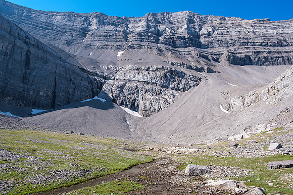 Hiking through the north bowl of HH89.