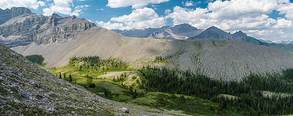 Descending the lower north ridge of HH89.
