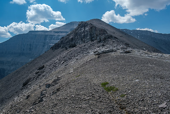 Descending the north ridge of HH89.