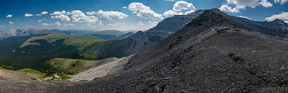 Descending the north ridge of HH89.