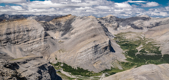 Incredible views over the headwaters of Scalp Creek with Tomahawk Mountain at left.