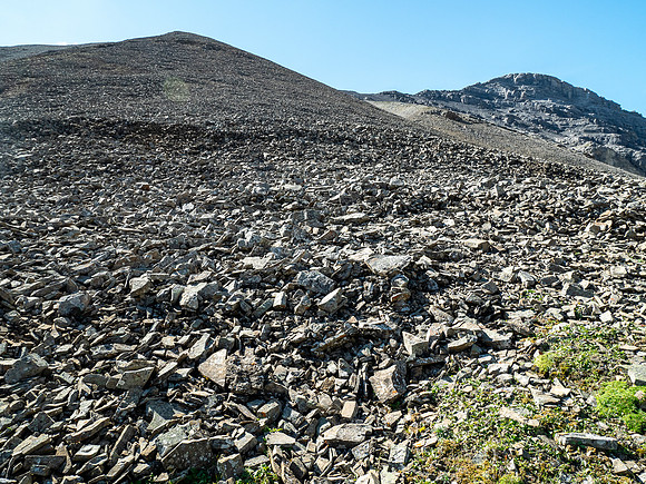 Hiking up an outlier of Elch Peak.