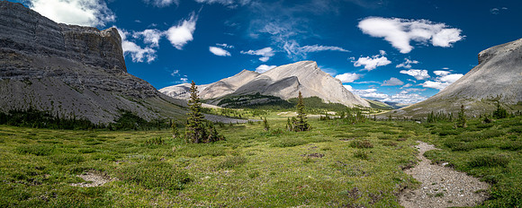 Exiting the NE trending valley along Scalp Creek between HH89 and Elch Peak.