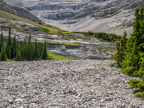 Exiting the NE trending valley along Scalp Creek between HH89 and Elch Peak.