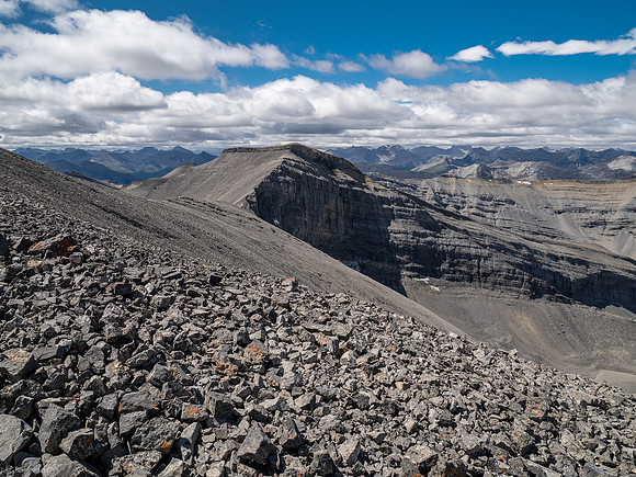 Hiking up the NE outlier ridge of GR857-343.