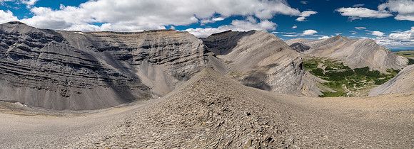 Incredible views over the headwaters of Scalp Creek with Tomahawk Mountain at left.