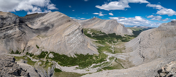 Incredible views over the headwaters of Scalp Creek with Tomahawk Mountain at left.