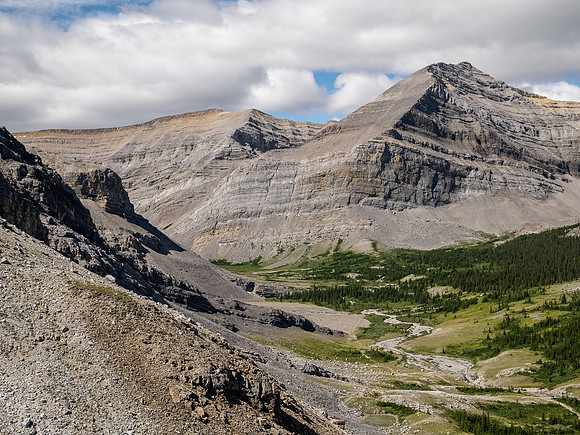 Hiking up an outlier of Elch Peak.
