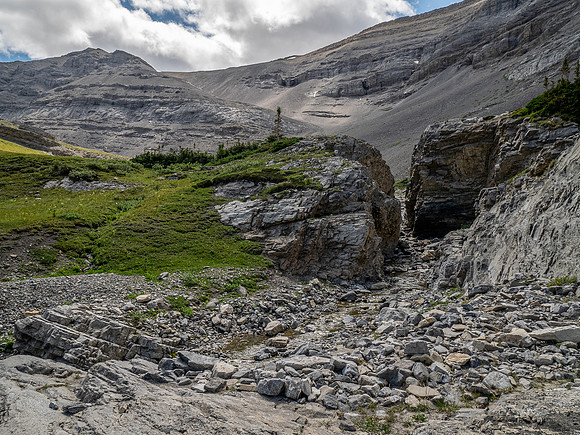 Exiting the NE trending valley along Scalp Creek between HH89 and Elch Peak.