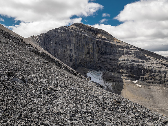 Hiking up the NE outlier ridge of GR857-343.