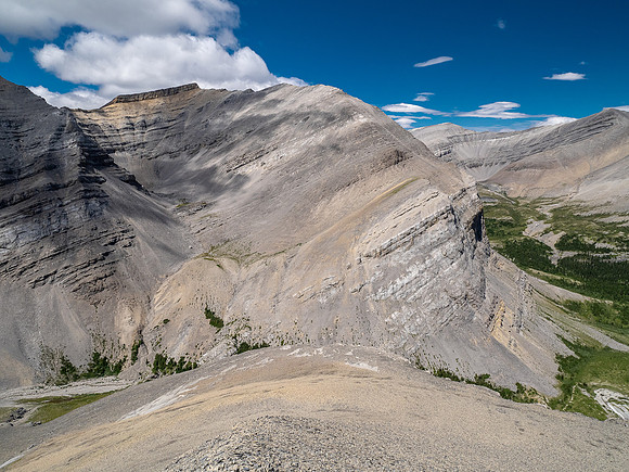 Incredible views over the headwaters of Scalp Creek with Tomahawk Mountain at left.