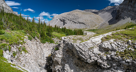 Exiting the NE trending valley along Scalp Creek between HH89 and Elch Peak.