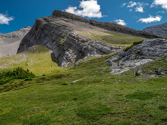 Exiting the NE trending valley along Scalp Creek between HH89 and Elch Peak.