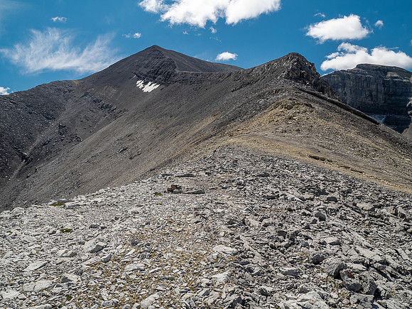 Hiking up the NE outlier ridge of GR857-343.