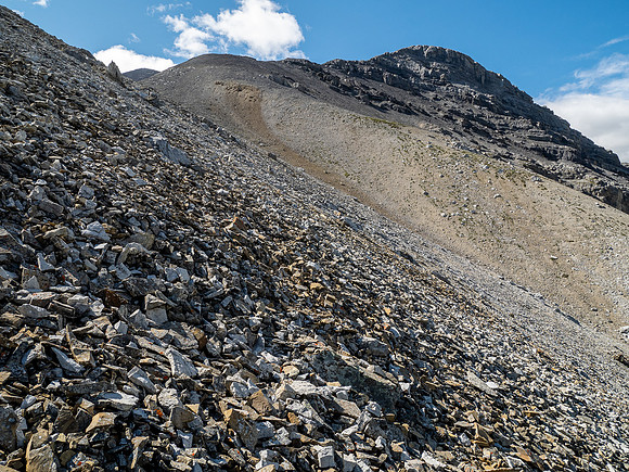 Hiking up an outlier of Elch Peak.