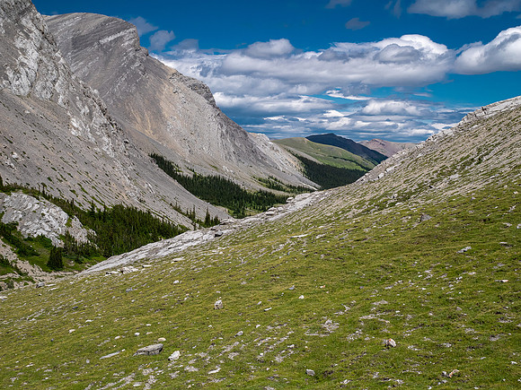 Exiting the NE trending valley along Scalp Creek between HH89 and Elch Peak.