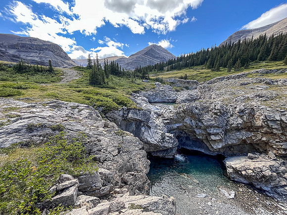 Exiting the NE trending valley along Scalp Creek between HH89 and Elch Peak.