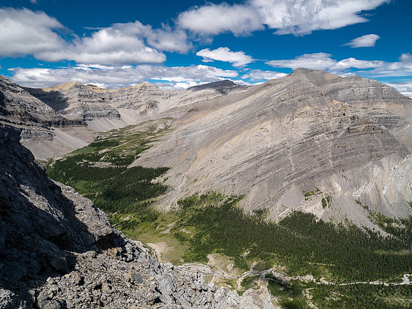 Hiking up the NE outlier ridge of GR857-343 with views over Scalp Creek.