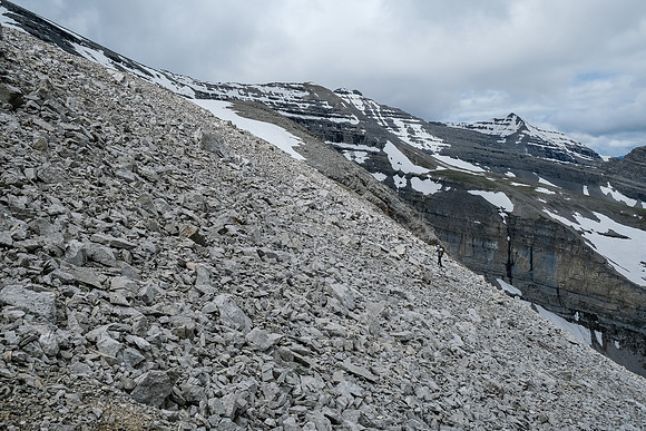 Scree slopes to the plateau.