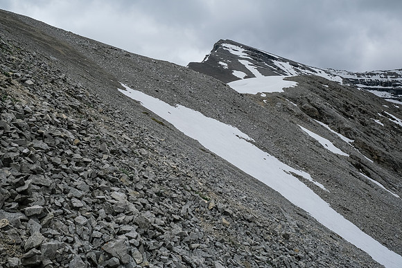 Scree slopes to the plateau.