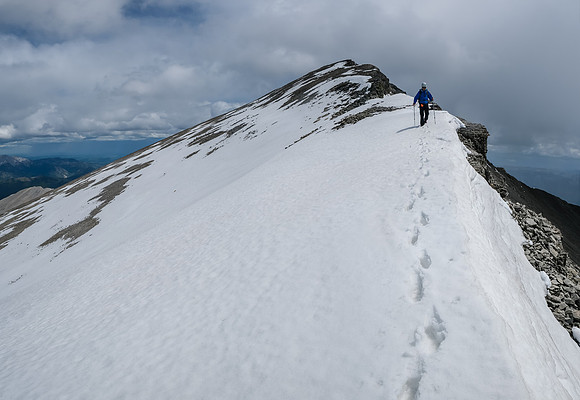 Scrambling the ridge between Baril and Cornwell.