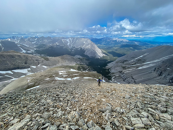 Descending to the NW shoulder from the intermediate summit.