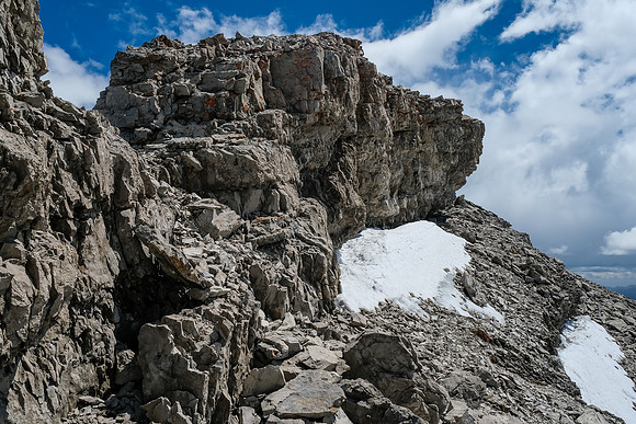 Scrambling the ridge between Baril and Cornwell.