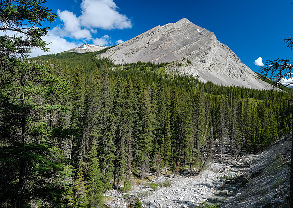 We crossed this smaller creek before heading up Baril. South outlier of Armstrong rising behind us.