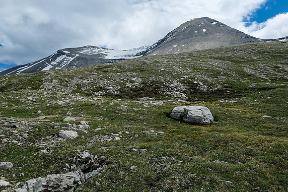 Views back up Baril and the intermediate summit (R).