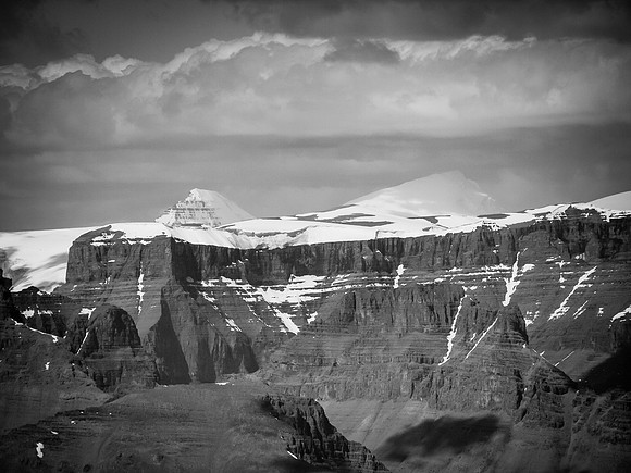 South and North Twin Peaks show up.