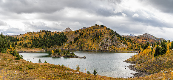 Hiking around Rock Isle Lake.