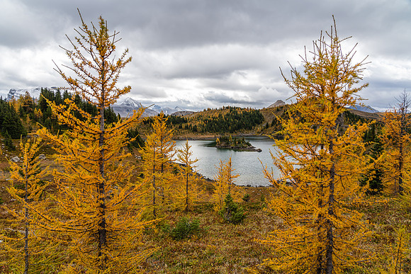 Hiking around Rock Isle Lake.