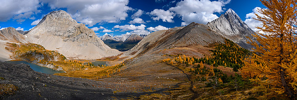 Hiking to Smuts Pass via the Birdwood Lakes.