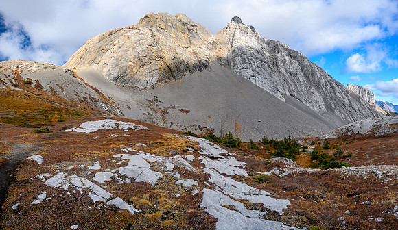 Hiking up to Smuts Pass.