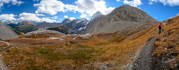 Hiking up to Smuts Pass.