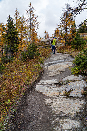 Hiking back to Rock Isle Lake.