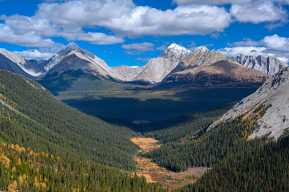 View over Commonwealth Creek towards Gusty, Chester and Headwall Peak (R).